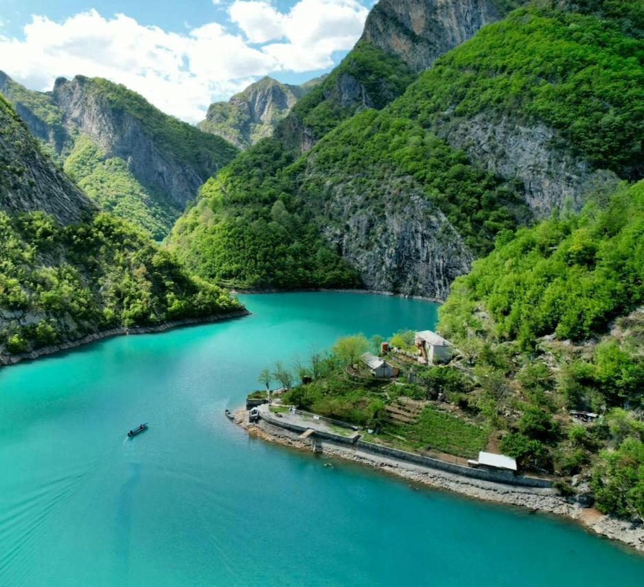Готель Neomalsore Agrotourism, Komani Lake Екстер'єр фото